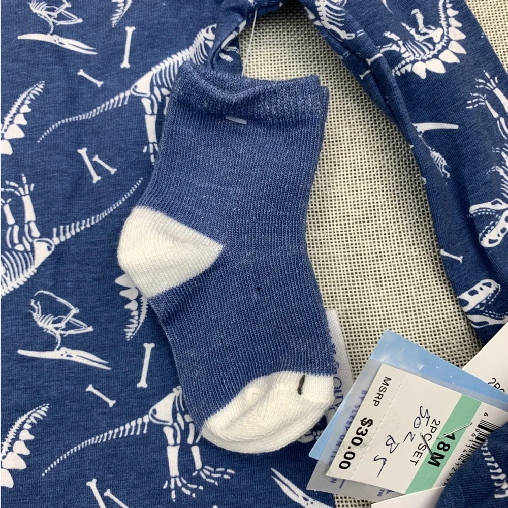 Max & Olivia Baby Boys 2 Piece Pajama Set with Socks Size 18M